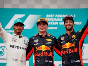 Max Verstappen celebra aniversário de 20 anos vencendo na GP da Malásia 