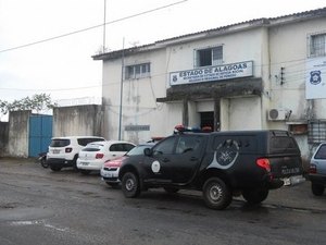 Três pessoas são presas por tráfico de drogas durante operação