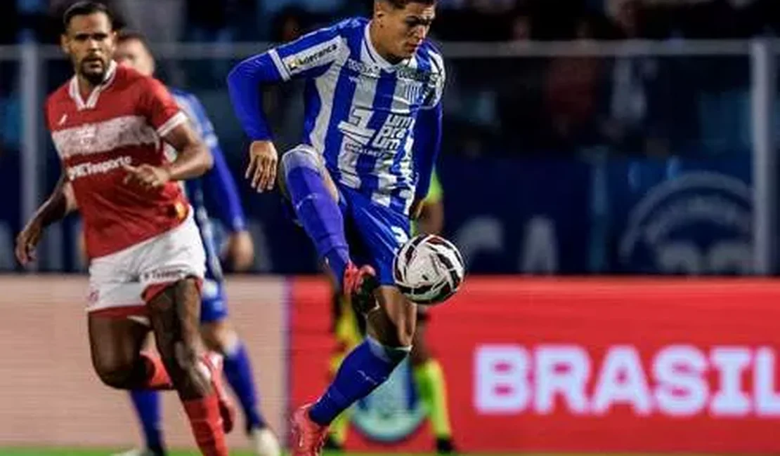 Com gol aos 45 do 2º tempo, Avaí bate CRB e assume 5º lugar na Série B