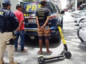 Homens são detidos por andarem de patinete em Ponte