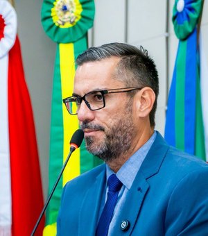 Após fiscalização de Leonardo Dias, prefeitura fornece transporte para alunos da Escola Massa