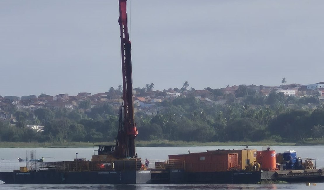 Pilares da ponte entre Penedo e Neópolis começam a ser instalados