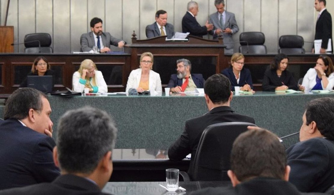 Deputados aprovam auxílio moradia para promotores 