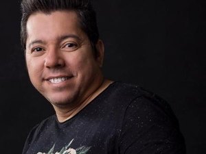 Cantor e compositor Louro Santos morre de covid-19 aos 49 anos