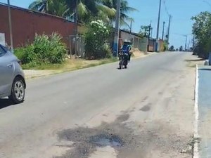 Vazamentos causam desperdícios de água em Porto de Pedras há um mês