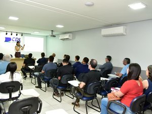SMTT de Arapiraca apresenta projeto de estacionamento rotativo para lojistas da cidade