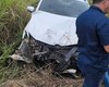 Carro sai da pista após curva na AL-105 e causa acidente em Porto Calvo