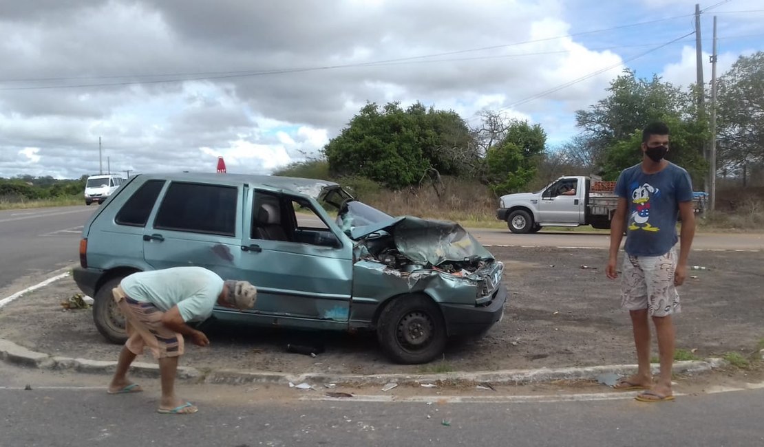 Colisão entre carro e caminhão deixa um ferido em trecho da BR-316