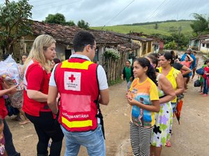 Dr JAC percorre municípios levando donativos e solidariedade às famílias