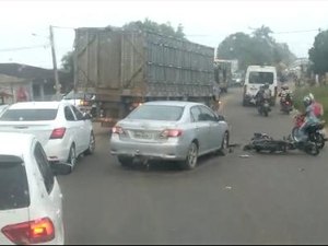 Acidente entre carro e moto deixa motociclista ferido, em Arapiraca