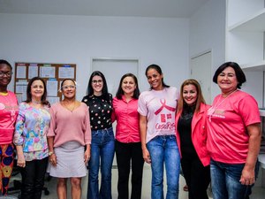 Prefeitura firma parcerias para ações do Outubro Rosa