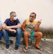 Alfredo Gaspar visita comunidades no Jacintinho para ouvir desejos de moradores