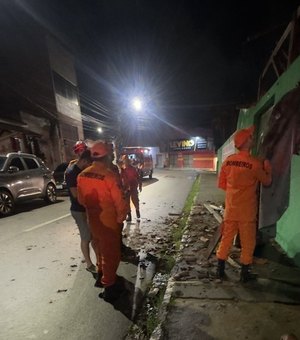 Telhado de escola municipal desaba após fortes chuvas em Arapiraca
