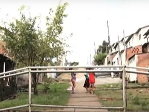 Afundamento de solo faz moradores do Rio Novo deixarem casas