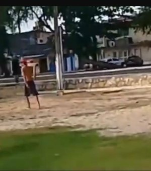 [Vídeo] Homem é flagrado furtando banco de praça no Vergel do Lago