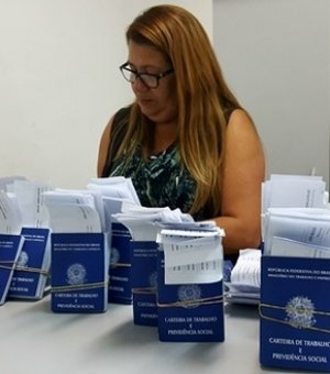 Mais de 350 carteiras de trabalho novas estão à espera dos titulares no Sine Jaraguá