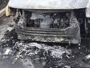 Carro incendia na BR-101 no município de Colônia Leopoldina