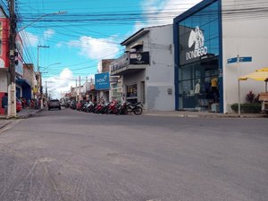 [Vídeo ] Vítima tem moto e três celulares roubados durante assalto no bairro Brasília