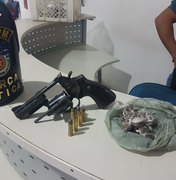 Jovem é preso com arma e drogas em Maceió