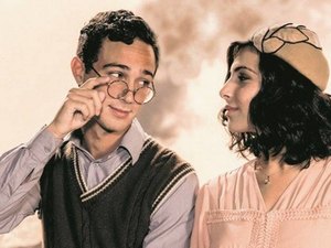 Casal de atores de 'Éramos seis' vai levar namoro da vida real para a novela