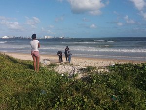 Criança morre afogada após entrar com irmãos na Praia da Avenida