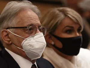 FHC é internado em SP após sofrer fratura no fêmur e passará por cirurgia