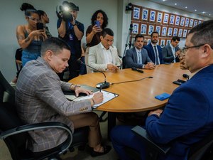 Governo de AL assina acordo administrativo para majoração da carga horária dos policiais civis