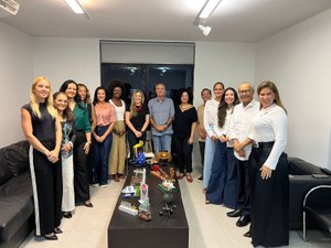 Renan Calheiros reúne lideranças femininas e reforça defesa dos direitos das mulheres