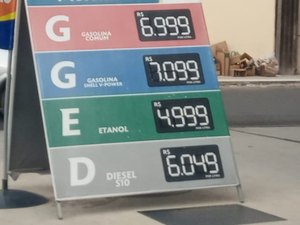 [Vídeo] Preço do litro da gasolina comum encosta nos R$7,00 em Arapiraca após período de estabilidade