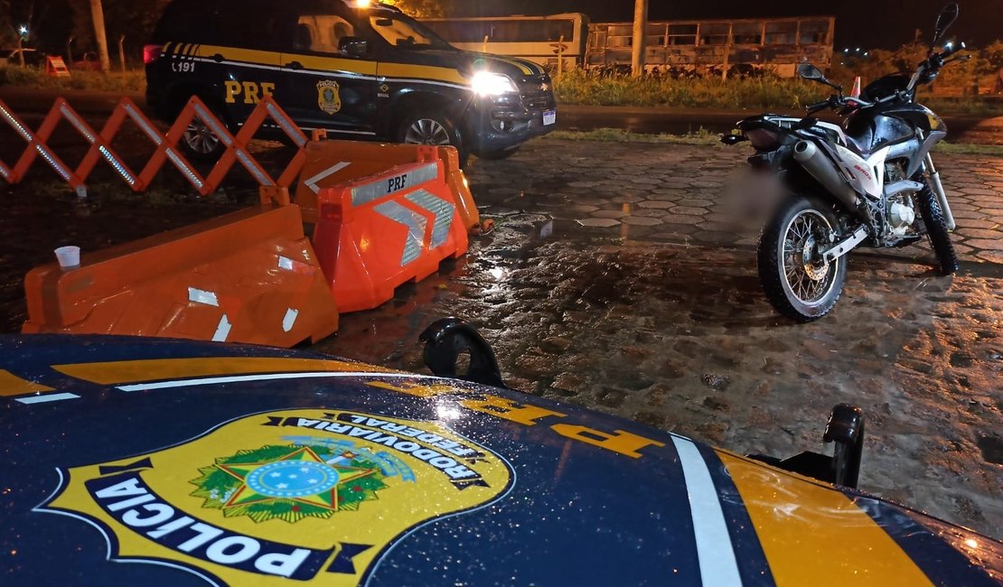 Veículo roubado há quase 2 anos em Recife é recuperado pela PRF em Palmeira dos Índios