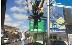 SMTT instala novo semáforo em cruzamento no Centro de Arapiraca