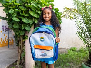 Kits escolares começam a ser entregues nas escolas municipais de Maceió
