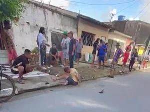 Suspeito de roubo é contido por populares no Village Campestre, em Maceió