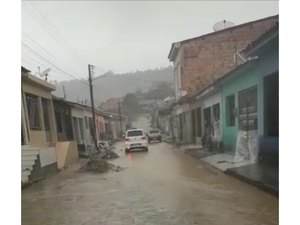 [Vídeo] Chuvas causam estragos em Matriz de Camaragibe