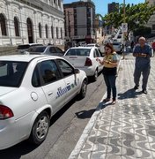 Fiscais da SMTT autuam táxis irregulares em pontos de Maceió
