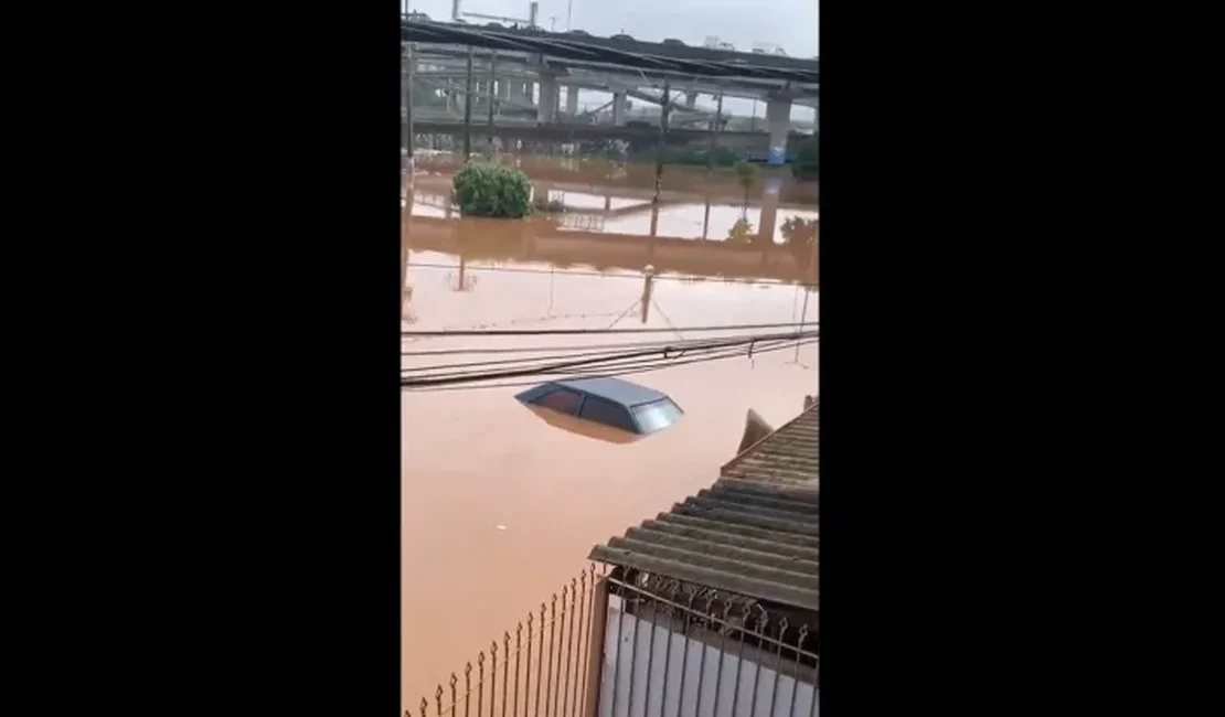 Nível do Guaíba passa de 5 metros em Porto Alegre