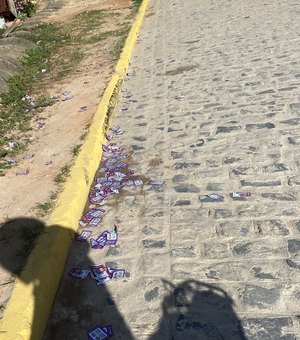Santinhos de candidatos são jogados em ruas de Maragogi