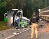 Acidente entre micro-ônibus e carreta deixa 23 mortos no Paraná