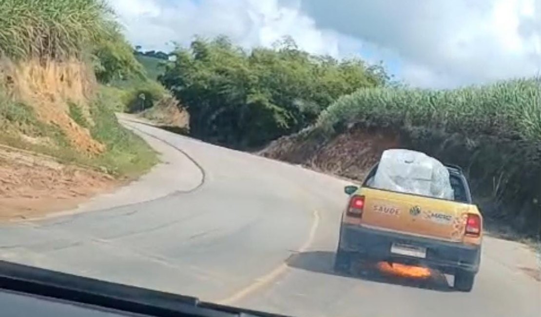 [Vídeo] Veículo da Secretaria de Saúde de Matriz de Camaragibe incendeia na AL 105