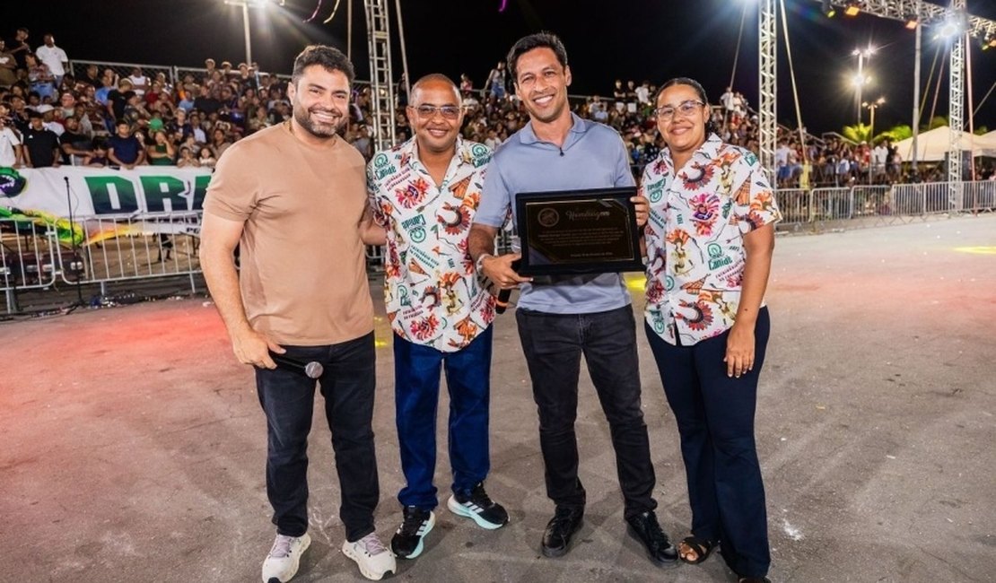 Prefeito Rodrigo Cunha prestigia encerramento do Festival de Bumba Meu Boi