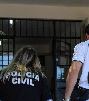 Professor preso em operação contra pedofilia filmava alunas