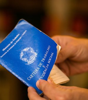 Desemprego fica em 6,2% e emprego com carteira assinada bate recorde