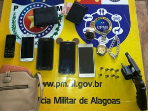 Dupla é presa com cinco celulares roubados em São Miguel dos Campos