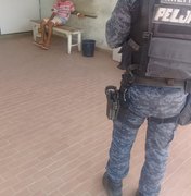 Jovem é preso após flagrante de tráfico de drogas, em Arapiraca