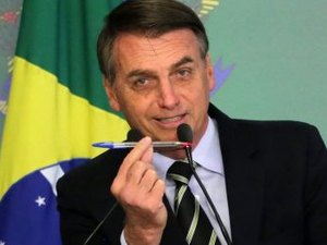 Governo Bolsonaro quer acabar com aumento real de piso salarial de professor