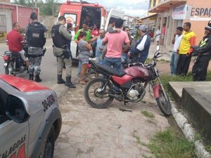 Motociclista colide contra carro ao tentar fazer ultrapassagem
