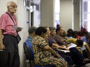 Idade mínima para obter benefício assistencial pode subir para 70 anos