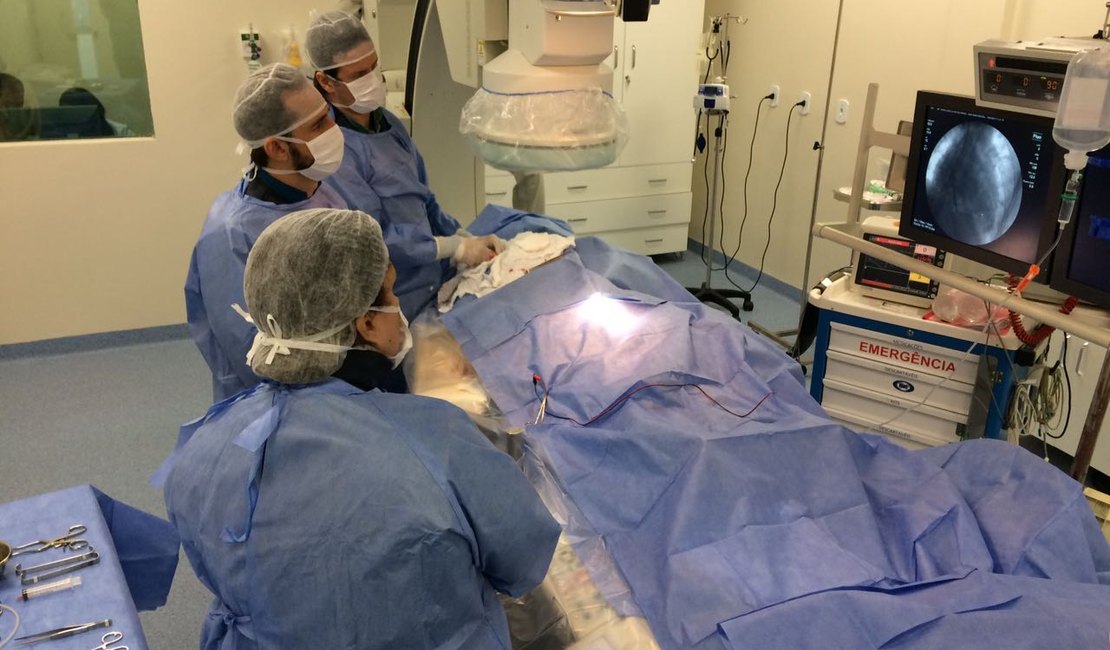 Implante de marcapasso cardíaco é realizado pela primeira vez em hospital público em AL