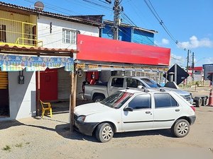 [Vídeo] Motorista embriagado é preso após tentar invadir bar para atropelar clientes em Marechal