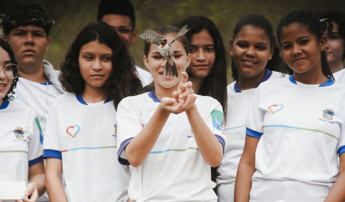 Estudantes da rede pública participam de soltura de animais silvestres resgatados pela FPI